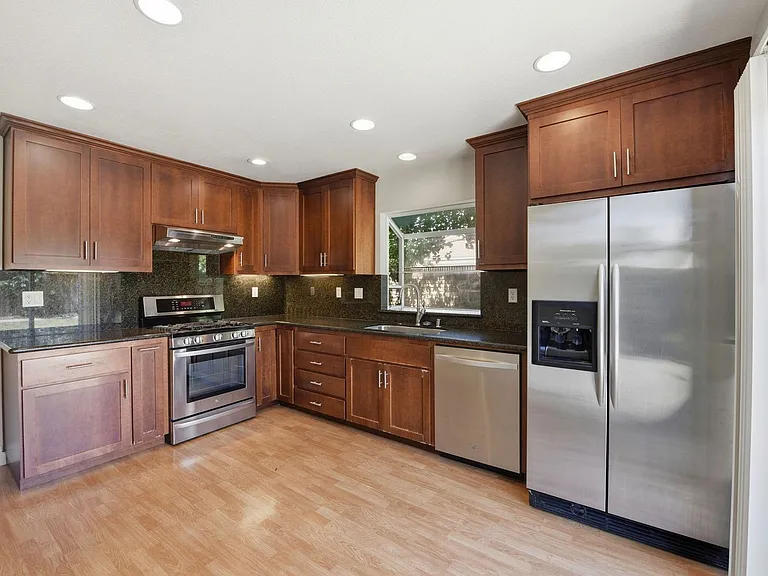 3808 Alder Ave — Photo 12