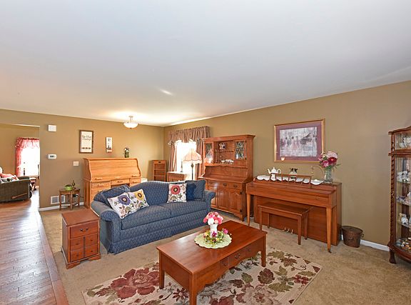 4th image of 849 Heartland Park Ln