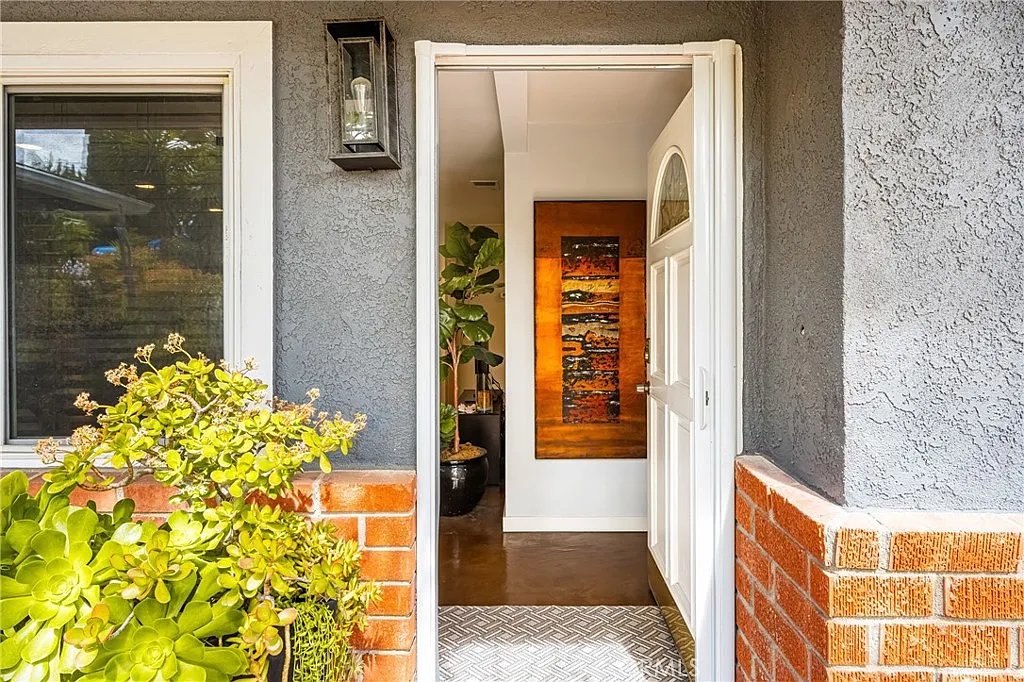 3 bed, 1622 sqft, $5,300 — Photo 3