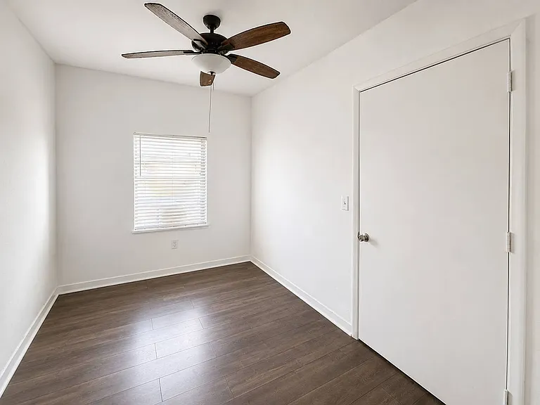 307 W Dixie Hwy #8 — Photo 4