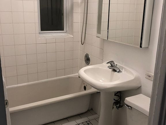 5th image of 6795 W Wrightwood Ave #1N