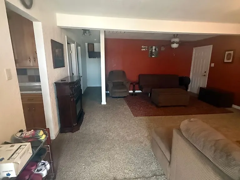 200 E Elizabeth St — Photo 2