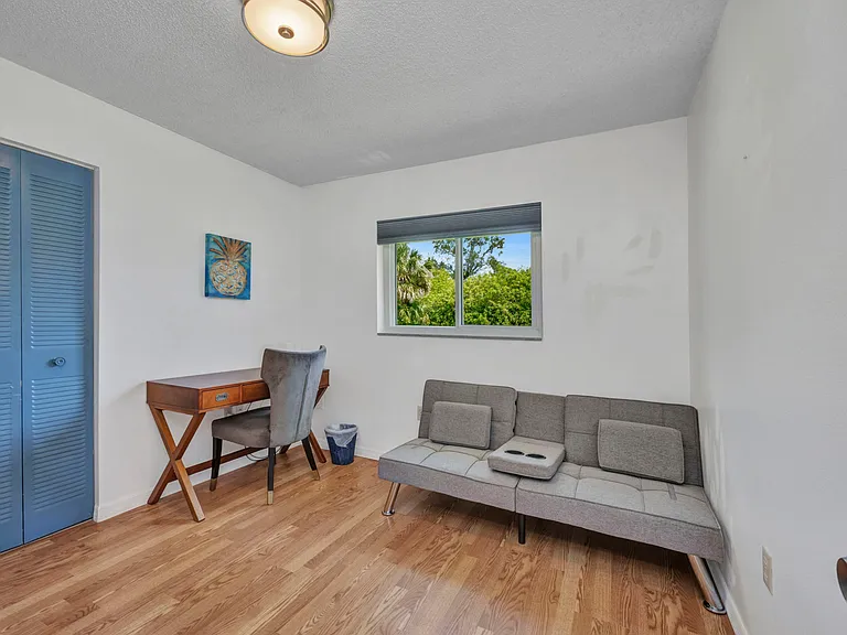 18315 Cortland Ave — Photo 10