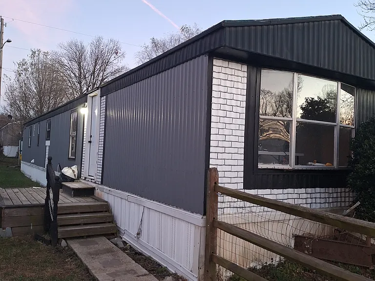 76 Petersburg Ln — Photo 1
