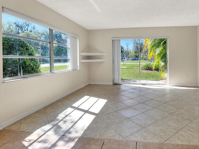 220 N Idlewood Ave #101 — Photo 12