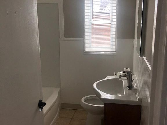 5th image of 18923 Hilliard Blvd #C