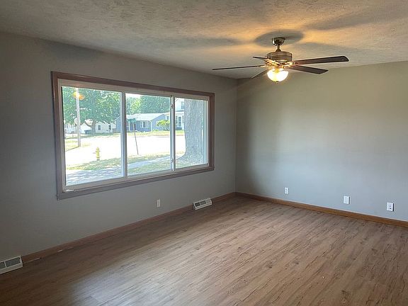 5th image of 418 17th Ave N