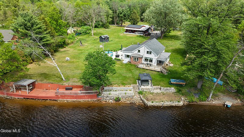 3rd image of 18 Hudson View Lane