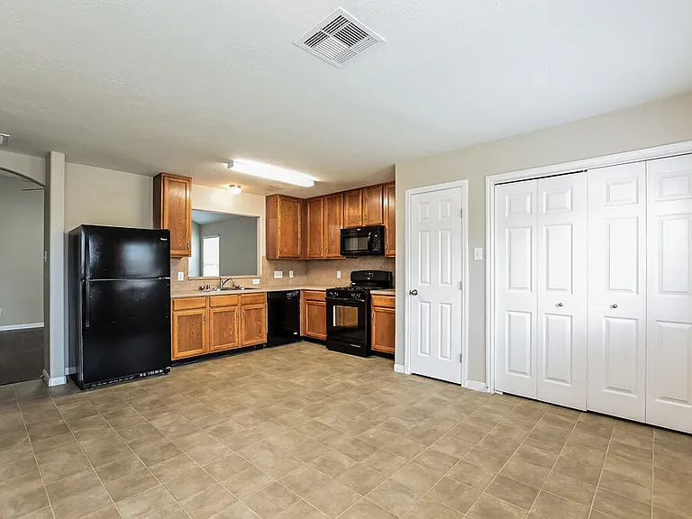 4018 Falvel Shadow Creek Dr — Photo 6
