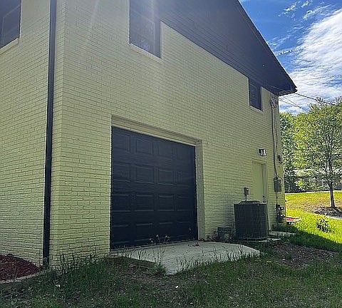 One car garage