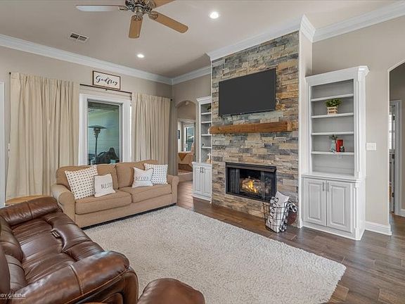4th image of 510 Linden Cir
