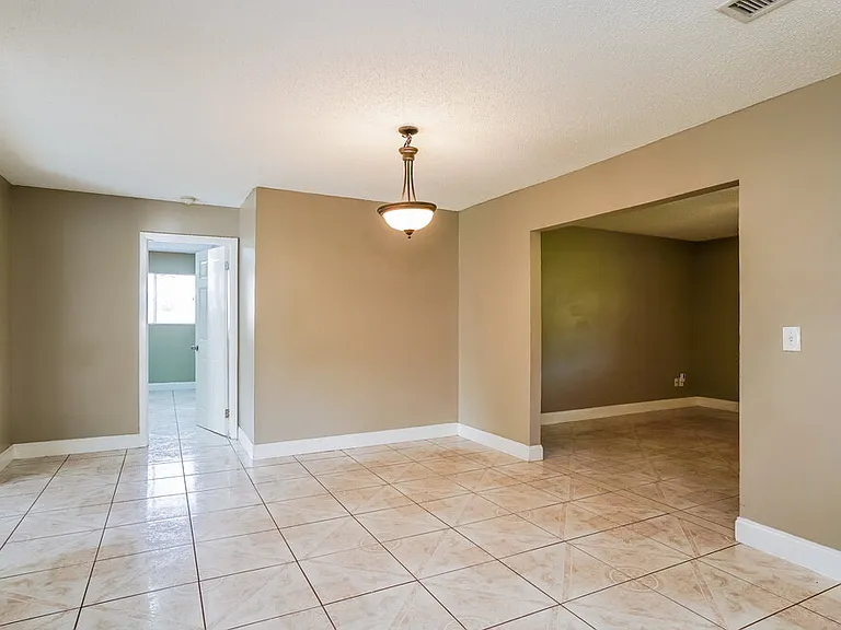 1119 Clayton Ave — Photo 5