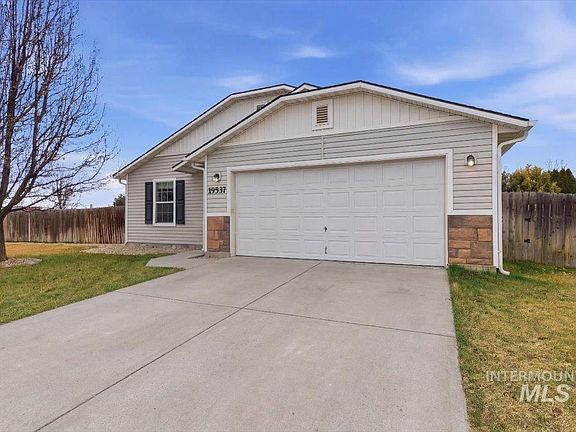 2nd image of 19537 Cumberland Pl