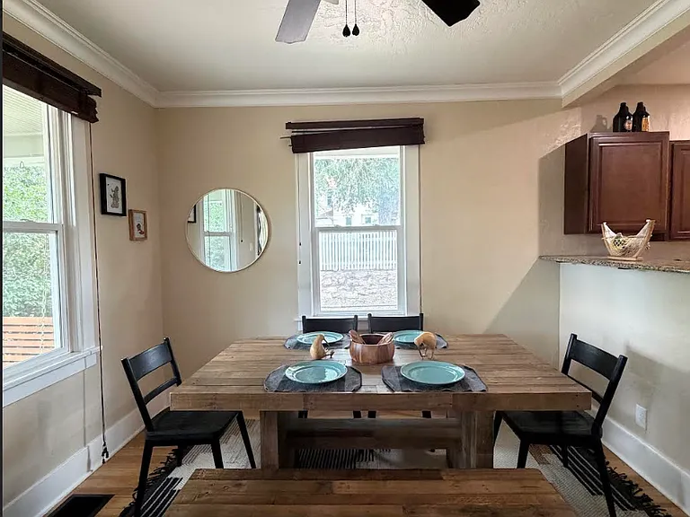 516 E Dale St — Photo 2