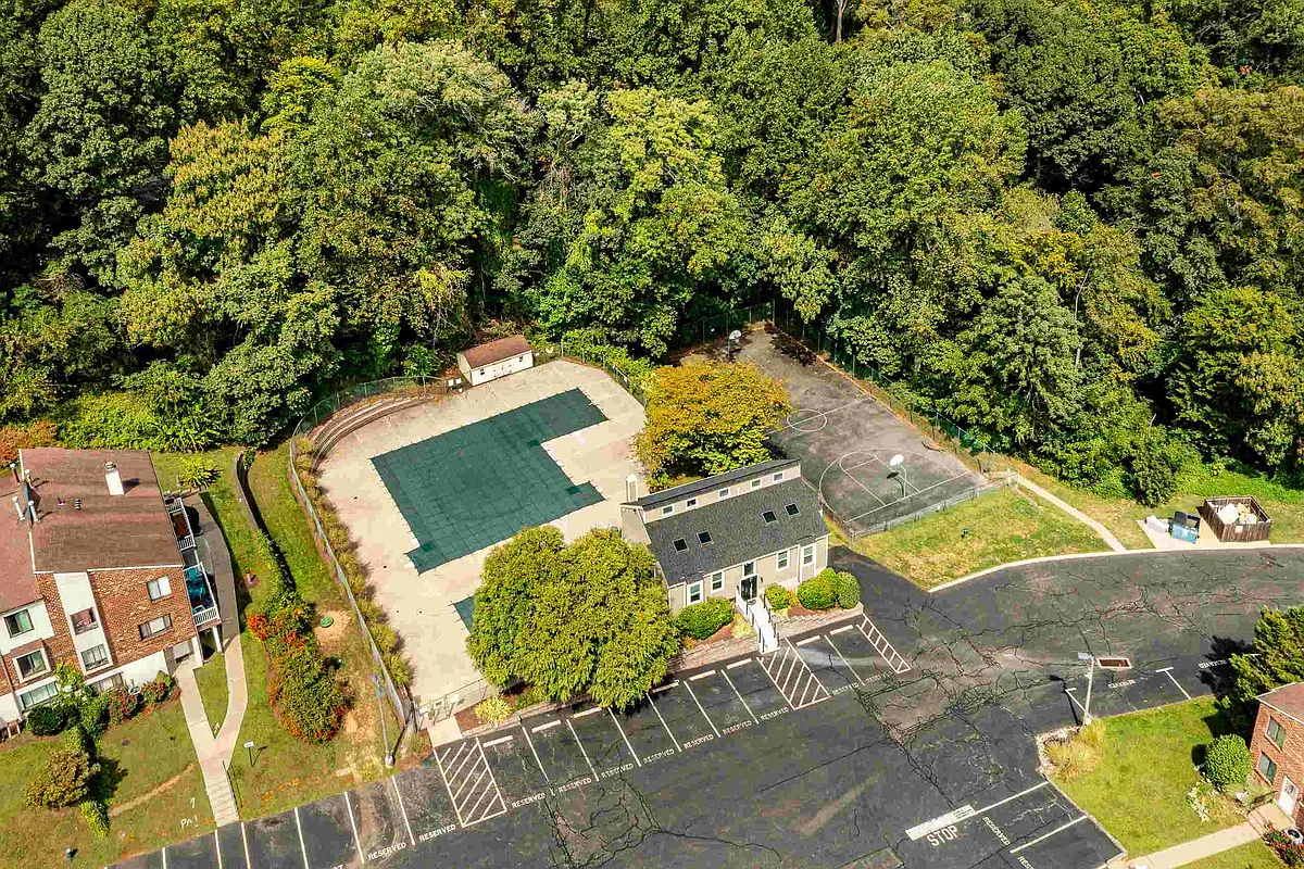Building Photo - 5200 Hilltop Dr #1