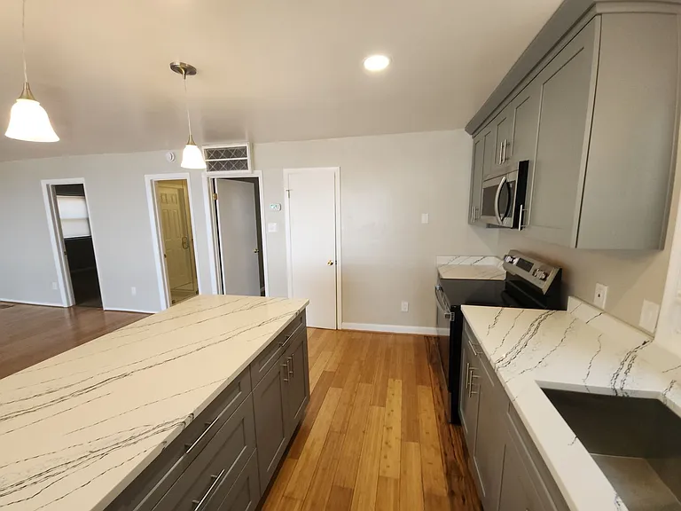 1331 Bayville St — Photo 49