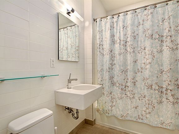 3rd image of 360 Furman St APT 707