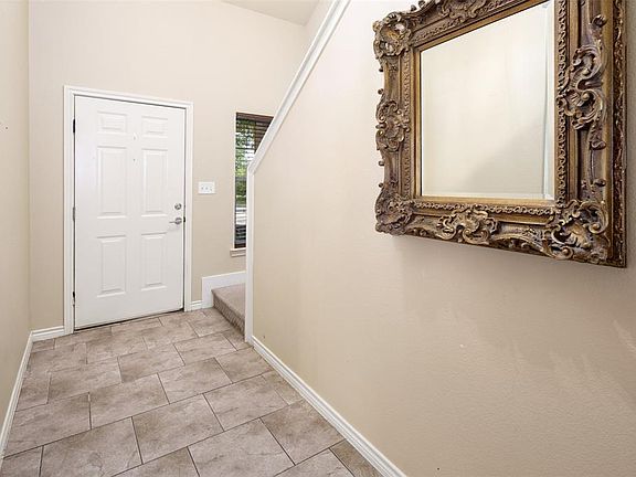 5th image of 606 Christian St