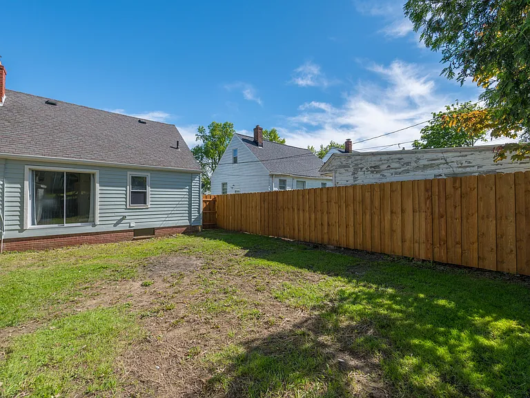 18214 Lewis Dr — Photo 9