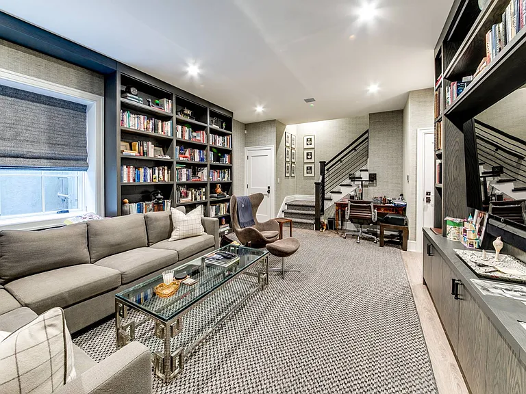 10 Hillside Dr E — Photo 19