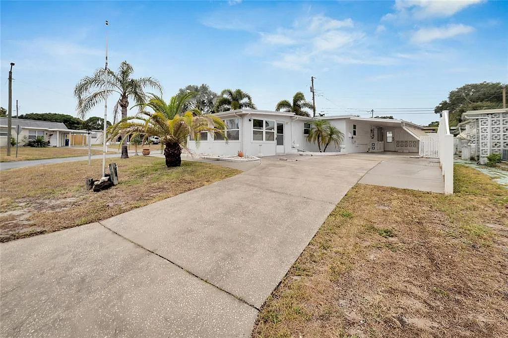 3 bed, 1.0 bath, 900 sqft, $2,610 — Photo 3