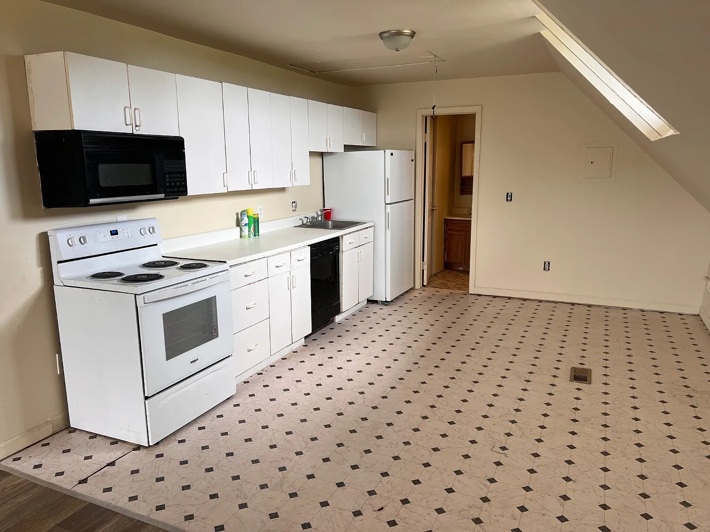 58885 Grand River Ave - 58611 Grand River Ave - Unit D — Photo 2