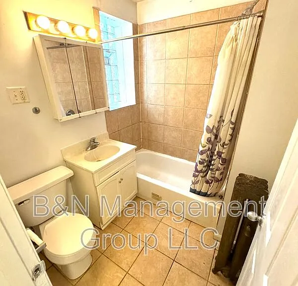 1055 W Dakin St #1 — Photo 10