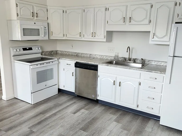 430 Grandview Ave #14 — Photo 4