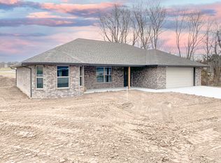 19 Shelton Dr, Holts Summit, MO 65043