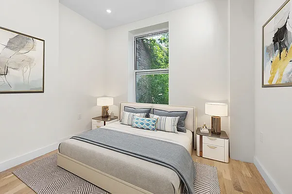 Rented by Manhattan Realty Group | media 6