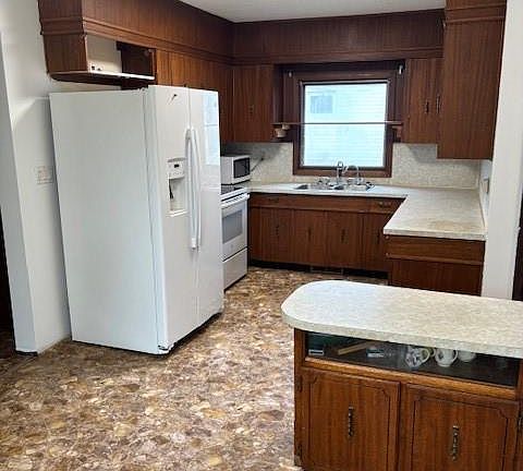 4th image of 314 1st AVENUE N