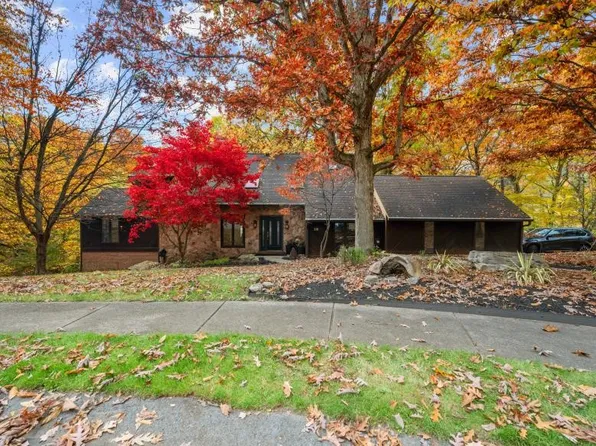 210 Chaucer Ct S, Sewickley, PA 15143