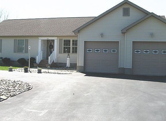 2nd image of 8 N Horseshoe Dr