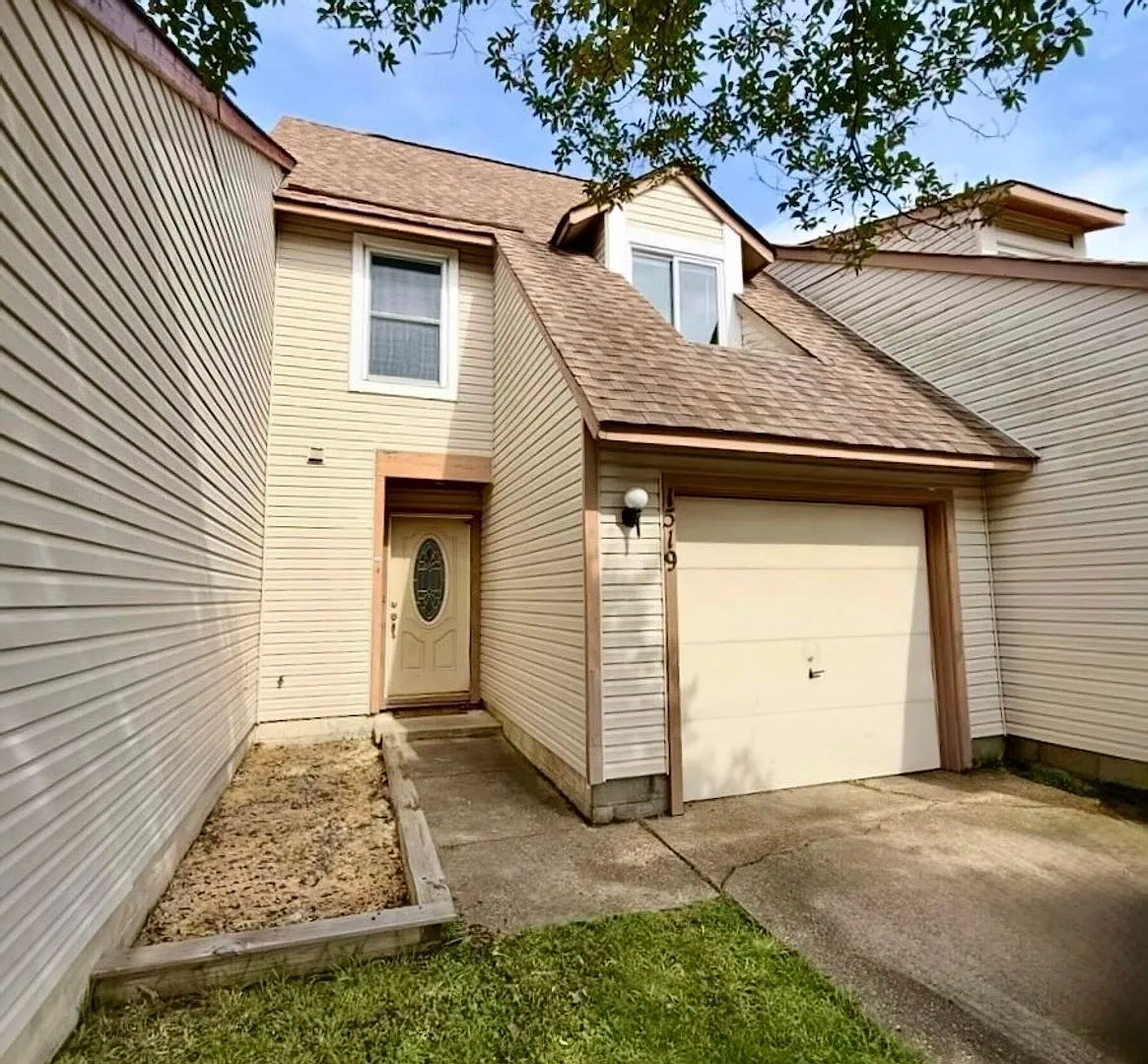 Beautifully Updated Townhome In Ocean Lakes w/Attached Garage! Available 10-02-26! Fenced Backyar... — Photo 1