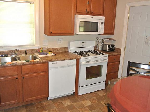 3rd image of 1043 Glenwood Ave