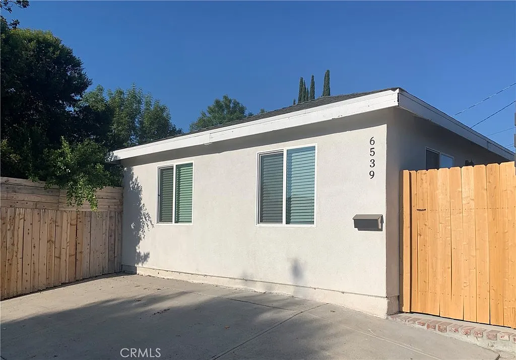 1 bed, 450 sqft, $1,899 — Photo 2