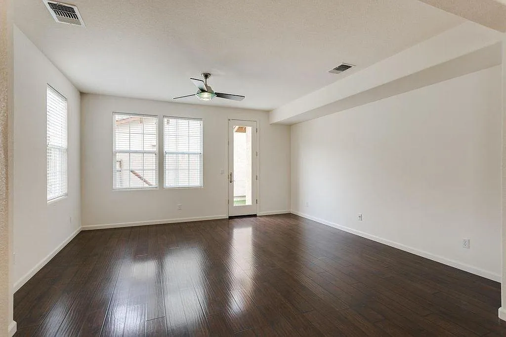 3 bed, 1856 sqft, $2,945 — Photo 4