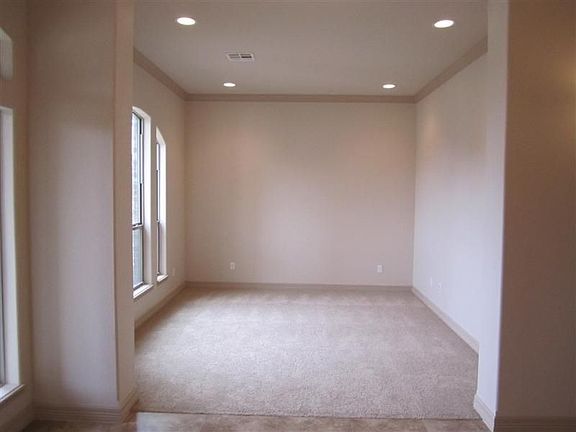 2nd image of 1912 Deerfield Dr