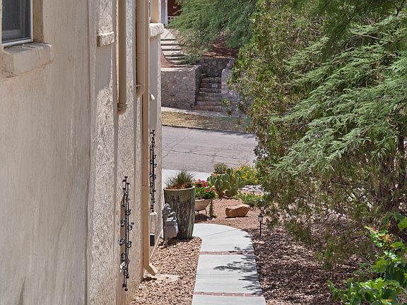 4th image of 723 McKelligon Dr