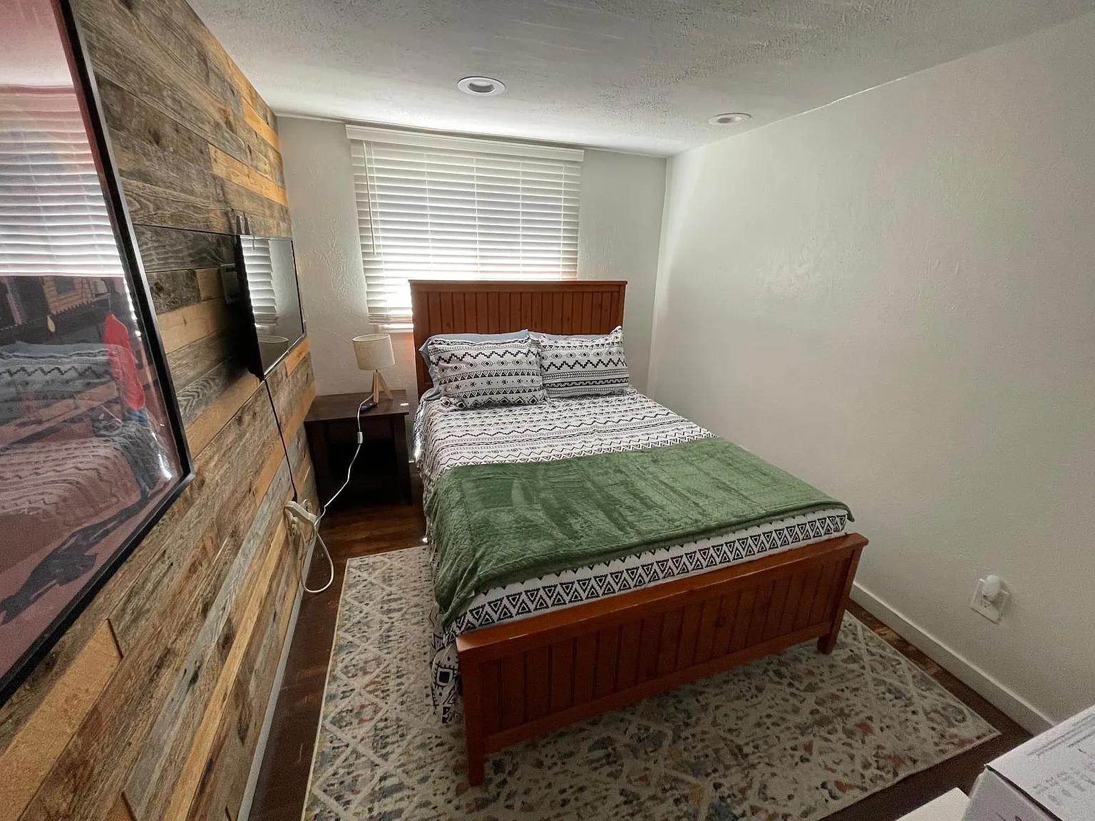 4 bed, 3.0 bath, 1237 sqft, $888 — Photo 1