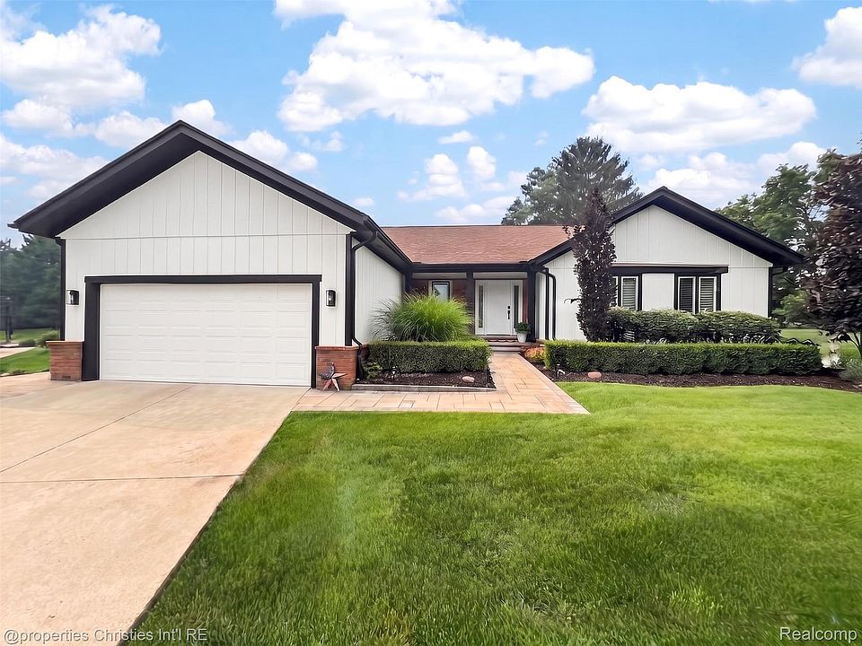1st image of 649 Heritage Ln