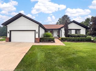 649 Heritage Ln, Rochester Hills, MI 48309