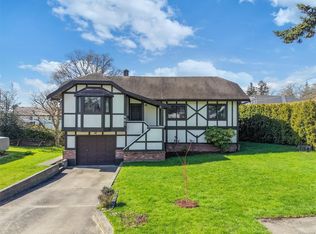891 Lavender Ave, Saanich, BC V8Z 2M6