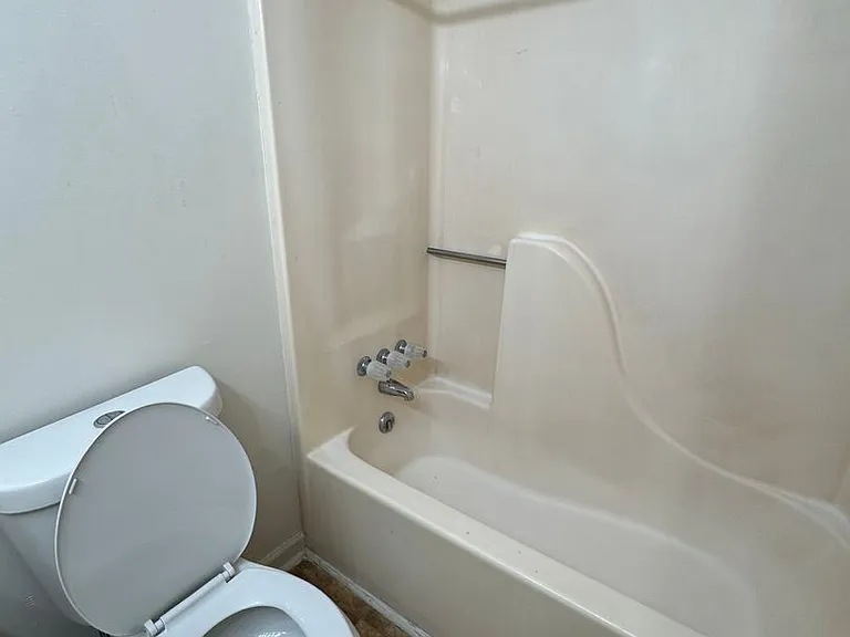 118 Burlington Rd NE — Photo 10