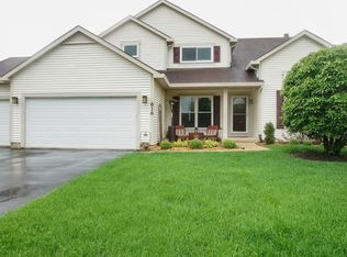 616 Chestnut Dr, Carol Stream, IL 60188