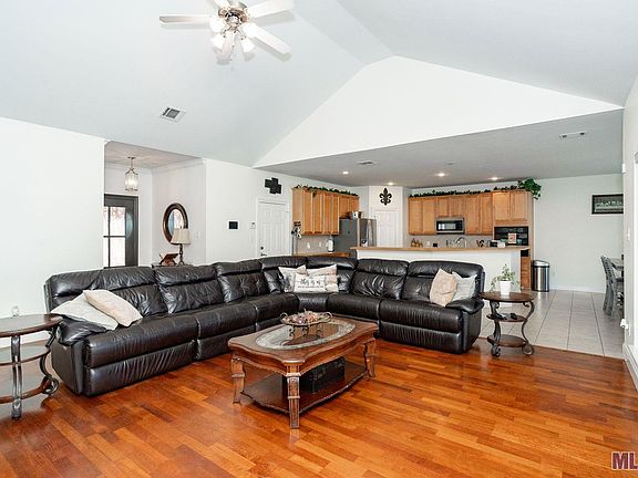 5th image of 22414 Balmoral Dr