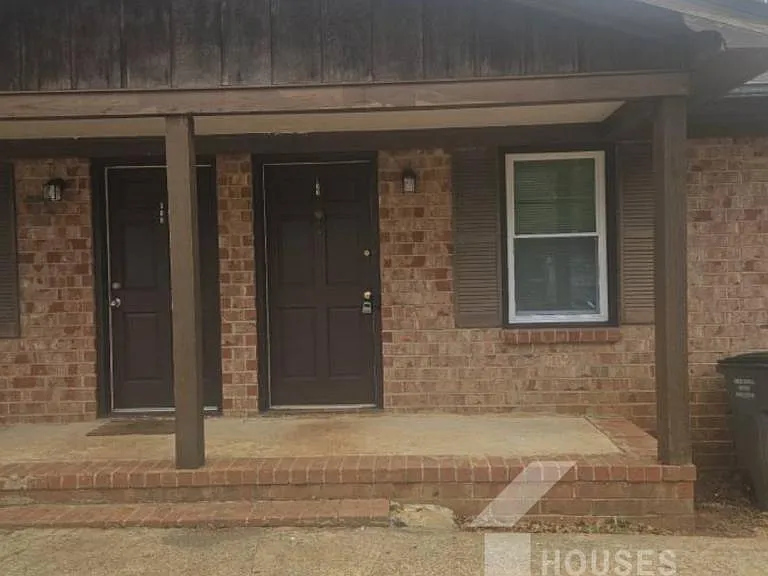 106 Batson Dr — Photo 2