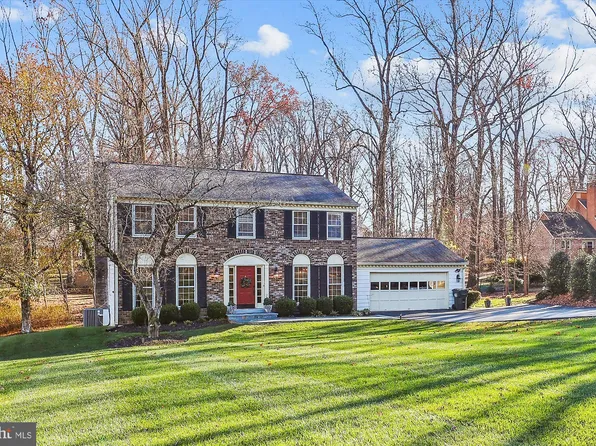 10305 Shesue St, Great Falls, VA 22066