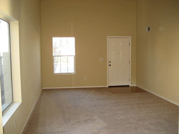 5th image of 424 Pescadero Ave
