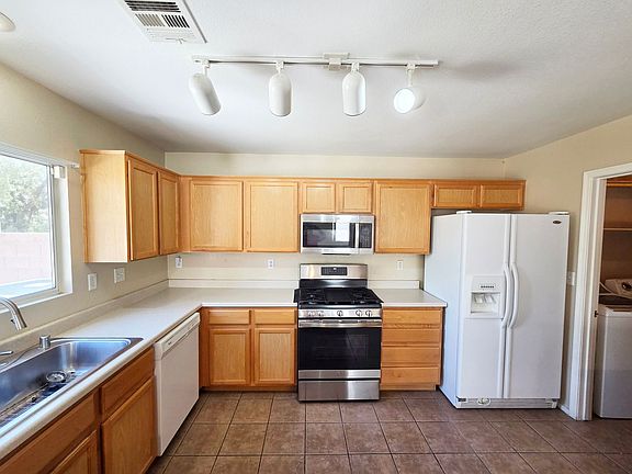 5th image of 3722 Nestled Oak Ave